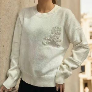 NWOT Pearl Halloween jolly rogers skull and cross bones cream sweater